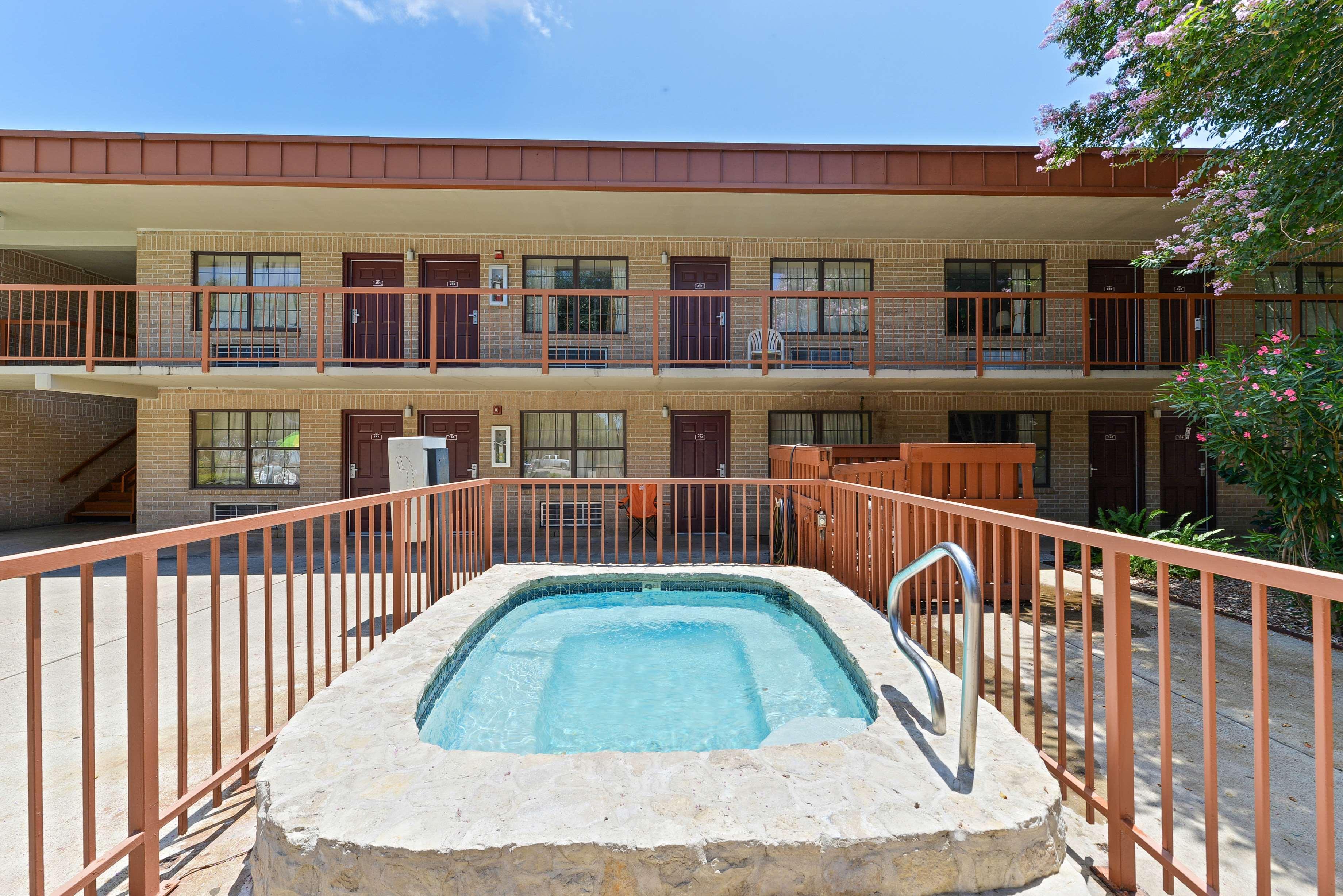 Americas Best Value Inn And Suites Victoria Buitenkant foto