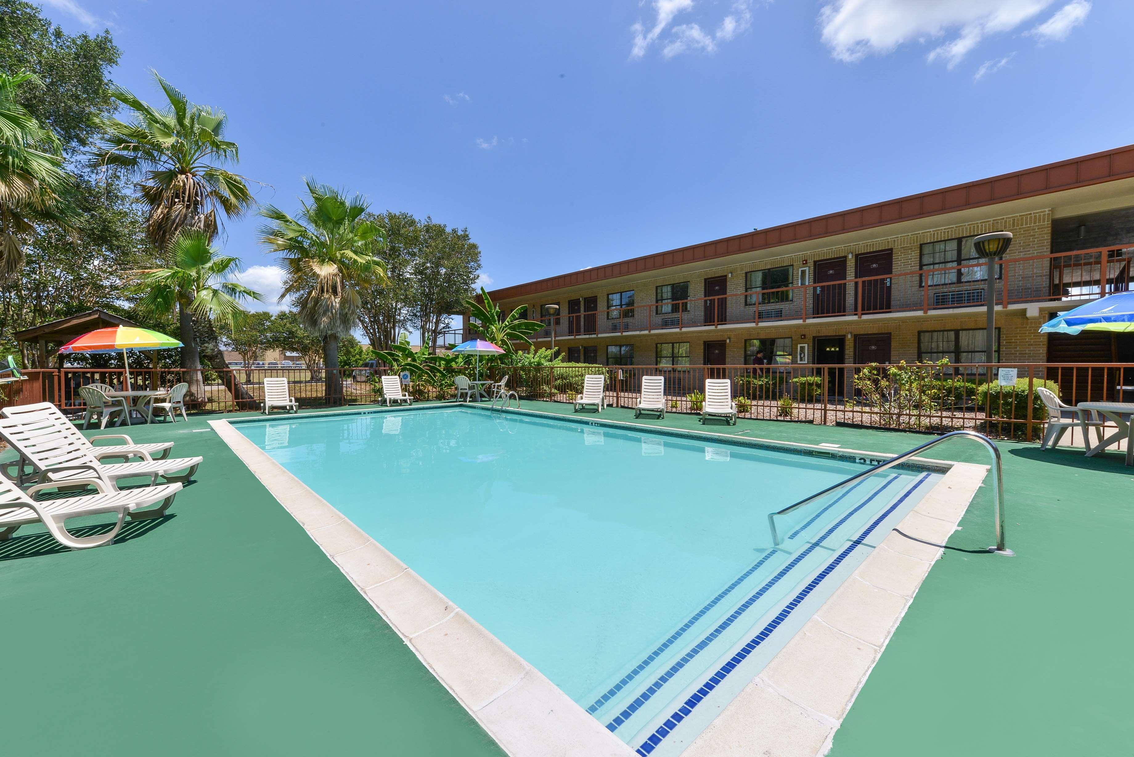 Americas Best Value Inn And Suites Victoria Buitenkant foto