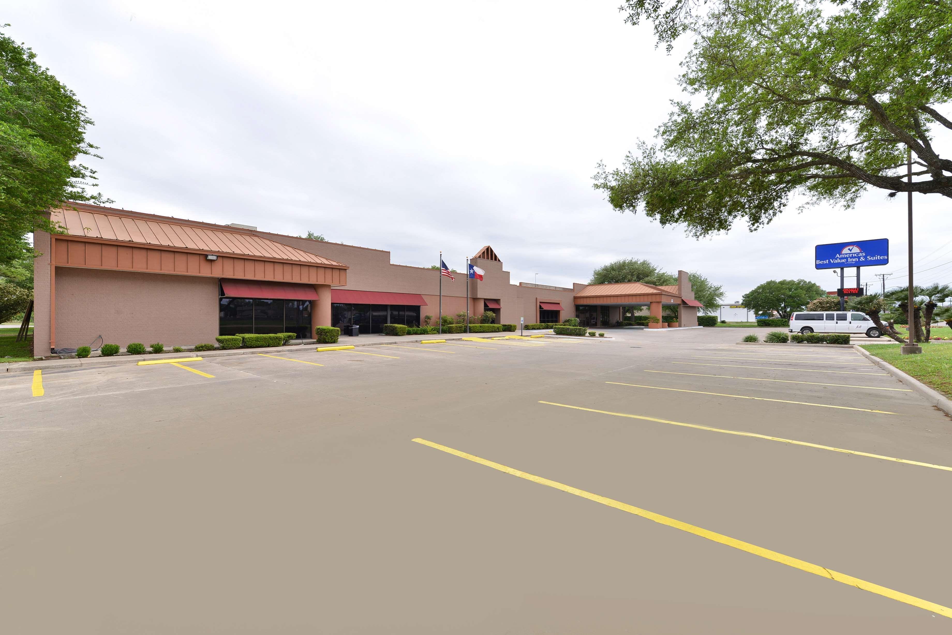 Americas Best Value Inn And Suites Victoria Buitenkant foto